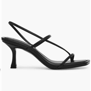 Steve Madden Lock Sandal in size 8